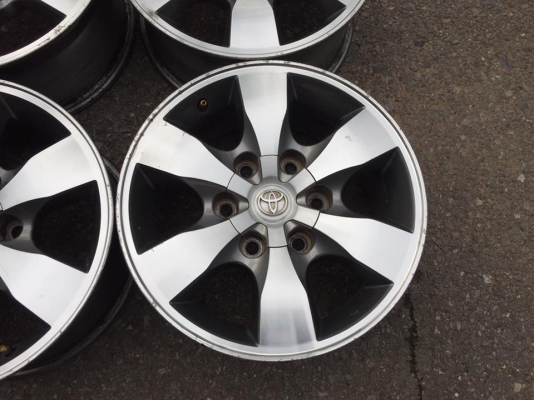 ขายล้อแม็กเปล่า Toyota vigo หน้าเงา สภาพสวยๆ ขอบ 16 4 วง ราคา 3,900 บาท ราคาถูกๆ