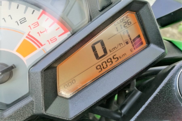 Z300 2015 รถบ้านแท้ เจ้าของคนเดียว มีของแต่ง รูดบัตรได้ Z300 2015 รถบ้านแท้ เจ้าของคนเดียว มีของแต่ง รูดบัตรได้