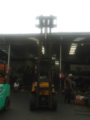 รถโฟล์คลิฟท์ NISSAN 3 ตัน เสา 4.5 เมตร งาสไลด์ได้ เกียร์ออโต้ เครื่องดีเซล