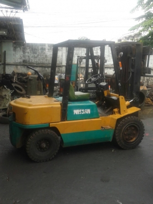 รถโฟล์คลิฟท์ NISSAN 3 ตัน เสา 4.5 เมตร งาสไลด์ได้ เกียร์ออโต้ เครื่องดีเซล