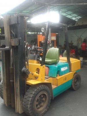 รถโฟล์คลิฟท์ NISSAN 3 ตัน เสา 4.5 เมตร งาสไลด์ได้ เกียร์ออโต้ เครื่องดีเซล