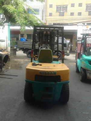 รถโฟล์คลิฟท์ NISSAN 3 ตัน เสา 4.5 เมตร งาสไลด์ได้ เกียร์ออโต้ เครื่องดีเซล