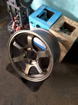 เศษล้อ TE37 ก้านยก ขอบ 17*7.5 et+20 สวยๆ 1วง เศษล้อ TE37 ก้านยก ขอบ 17*7.5 et+20 สวยๆ 1วง