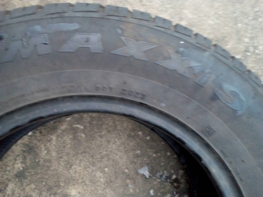 215/65R15 MAXXIS มี  2 เส้น โทร.081-427-3941
