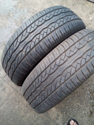 215/65R15 MAXXIS มี  2 เส้น โทร.081-427-3941