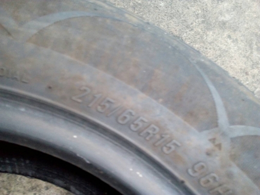 215/65R15 MAXXIS มี  2 เส้น โทร.081-427-3941