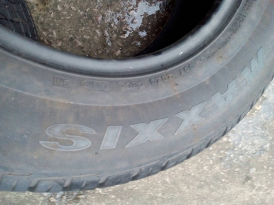 215/65R15 MAXXIS มี  2 เส้น โทร.081-427-3941