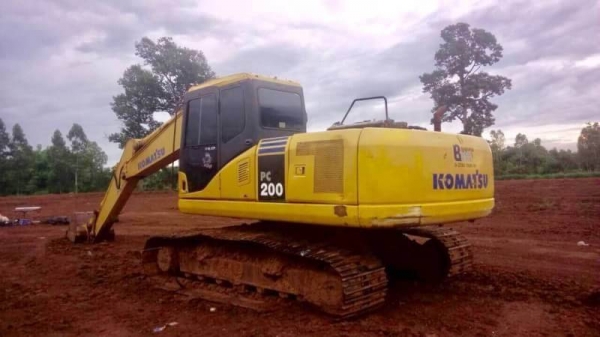 KOMATSU PC 200-7