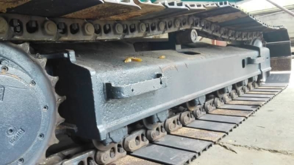 ขาย 1,050,000 บาท KOBELCO SK135  YV04 เก่านอก เครื่องดี ปั้มแรง โช่หนา เอวแน่น ไฟฟ้าครบ เอกสารอินวอยท์  รถอยู่ มีนบุรี  090-772-3710 090-772-3708