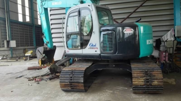 ขาย 1,050,000 บาท KOBELCO SK135  YV04 เก่านอก เครื่องดี ปั้มแรง โช่หนา เอวแน่น ไฟฟ้าครบ เอกสารอินวอยท์  รถอยู่ มีนบุรี  090-772-3710 090-772-3708