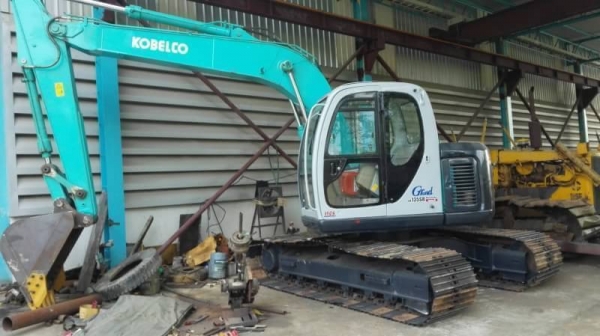 ขาย 1,050,000 บาท KOBELCO SK135  YV04 เก่านอก เครื่องดี ปั้มแรง โช่หนา เอวแน่น ไฟฟ้าครบ เอกสารอินวอยท์  รถอยู่ มีนบุรี  090-772-3710 090-772-3708