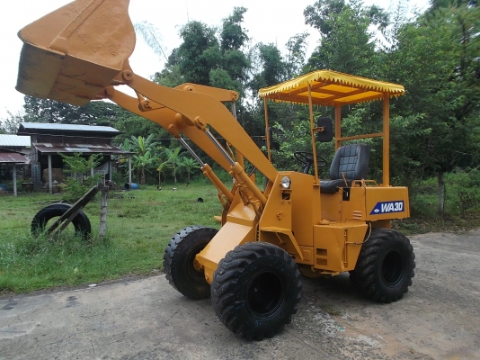 ขายรถตักKOMATSU WA 30-1 เก่าในทำสีใหม่พร้อมใช้งาน
