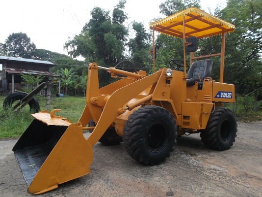 ขายรถตักKOMATSU WA 30-1 เก่าในทำสีใหม่พร้อมใช้งาน