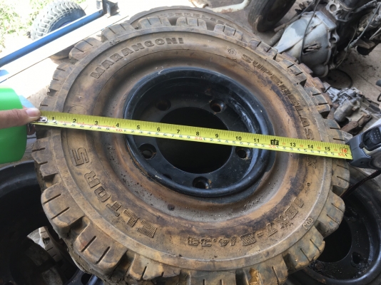 ล้อยางพร้อมกะทะรถโฟคลิฟต์