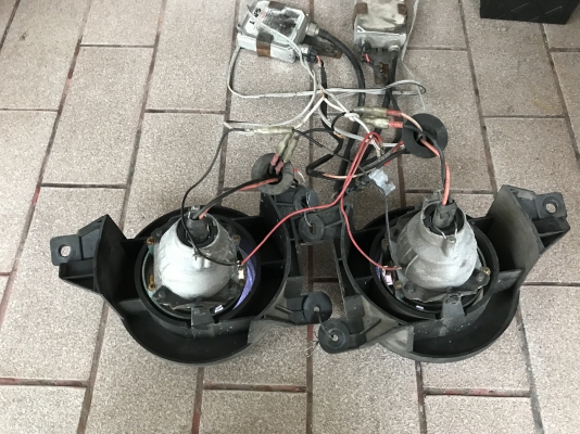 โครมไฟโปรเจ็กเตอรพร้อมชุดซี่น่อนเก่าญี่ปุ่นสภาพดีใช้งานได้ปกติ