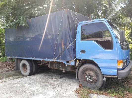 รถอีซูซุ 6 ล้อ ( ไม่ดั้ม ) NPR เปลื่ยนเครื่อง 135 แรงม้า. ปี 44. สนใจติดต่อ 081 - 6079515