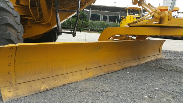 รถเกรด CAT 140G s/n 5MD03722