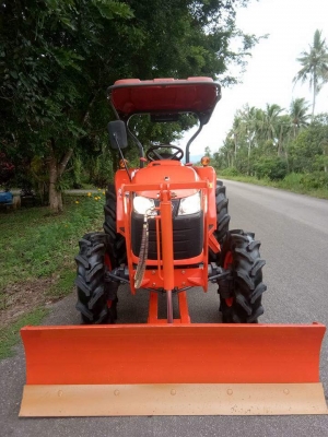 รถไถคูโบต้า L3608SP (4wd) รถสวยเกรดเอ สีเดิม100\%ค่ะ สภาพหล่อมากๆๆ  #ใช้งานน้อยเพียง419 ชม.  ดันหน้า(ใหม่)➕หางตัดหญ้าขนาด1.30(ใหม่)  #เล่มทะเบียนพร้อมโอนค่ะ  #จัดส่งทั่วไทย