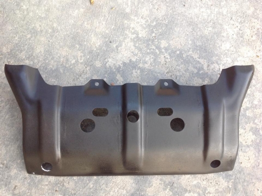 เหล็กกันกระแทก ใต้เครื่องของอีซูซุ. โรดิโอ