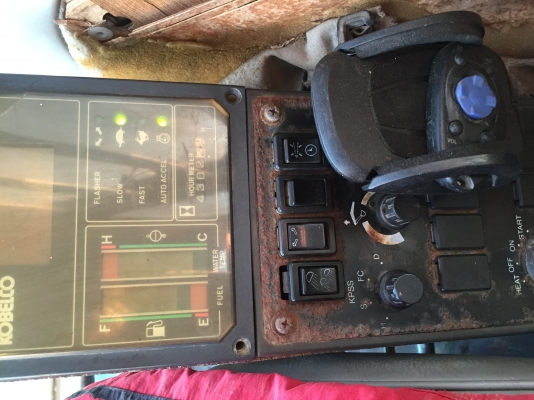 ขายรถแบคโฮโกเบโก้มาคทรีเอกสารเล่มทะเบียนไฟฟ้าครบสภาพเก่านอกใช้งาน4300ชั่วโมง ขายรถแบคโฮโกเบโก้มาคทรีเอกสารเล่มทะเบียนไฟฟ้าครบสภาพเก่านอกใช้งาน4300ชั่วโมง