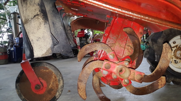 รถพรวนดิน สาดยกร่อง 5 แรง ใบตีดินสวยๆๆ รหัสสินค้า C2 - 13 พร้อมใช้งาน