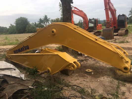 บูมมือสองแม็กโคร/  Komatsu PC200-6-5-7 ใช้ได้สามรุ่นไม่มีร้าวไม่มีหัก เดิมๆ ใช้น้อย เก็บสีให้แล้ว