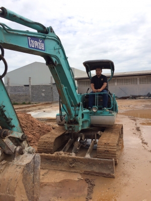 รถแบคโฮ Kobelco sk45 สภาพดีครับ เปลี่ยนเครื่องเป็น kubota รถแบคโฮ Kobelco sk45 สภาพดีครับ เปลี่ยนเครื่องเป็น kubota
