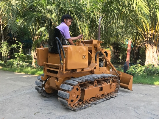 ขาย รถแทรคเตอร์ตีนตะขาบ KOMATSU D10S สภาพเดิมๆจากญี่ปุ่นยังไม่เคยใช้งานในไทย 99,000 เท่านั้น!!