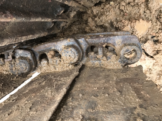 ขายโซ่พร้อมแผ่น ใส่ KOMATSU PC 200-5,6,7,8