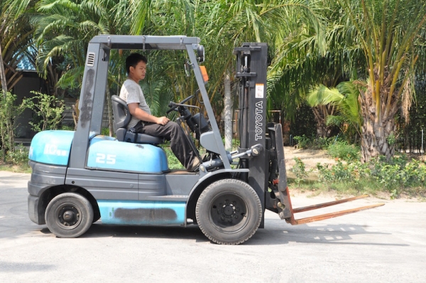 ขายFORKLIFT TOTOTA รุ่น6FD25(2.5ตัน งาเท ล้อหน้าคู่)ดีเซล2Z สวยเดิมจากญี่ปุ่น ยังไม่เคยใช้ในไทย 365,000เท่านั้น!!