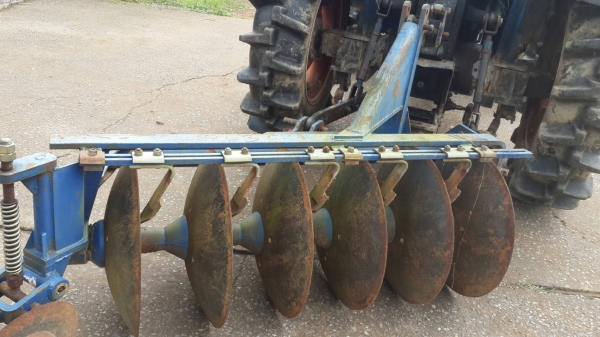 ขายรถไถยูโร 55 แรง 2 เพลา พร้อมใบดันหน้ากับผานพรวน ขายรถไถยูโร 55 แรง 2 เพลา พร้อมใบดันหน้ากับผานพรวน