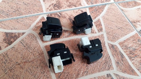 สวิตช์ กดกระจก ข้างซ้าย Toyota Hilux Tiger โตโยต้า ไทเกอร์