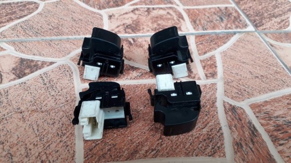 สวิตช์ กดกระจก ข้างซ้าย Toyota Hilux Tiger โตโยต้า ไทเกอร์