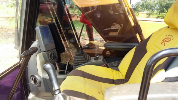 ขายด่วนรถแบคโฮ  CAT320D รถทำงานได้ 8550 ชั่วโมง เอกสารเล่มทะเบียน