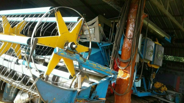 ขายรถเกี่ยวข้าวไทยเจริญ HO7Dเทอร์โบว์ช่วงล่าง10เพลาใหญ่ อุ้ม2.5ตัน ช่วงล่างดี ขายรถเกี่ยวข้าวไทยเจริญ HO7Dเทอร์โบว์ช่วงล่าง10เพลาใหญ่ อุ้ม2.5ตัน ช่วงล่างดี