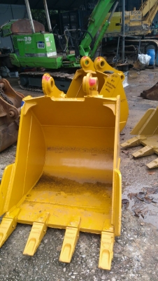 บุ้งกี๋ KOMATSU PC120 ของใหม่นำเข้าจากญี่ปุ่น