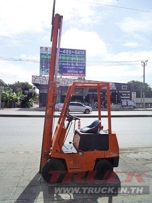 ขายรถยกโตโยต้า 900 กิโล เครื่องเบนซิน กระบอกคู่ เสาสูง 3 เมตร พวงมาลัยเพาเว่อร์  สีเดิมจากนอก นำเข้าจากญี่ปุ่น ใช้งานได้ทันที ราคา80000