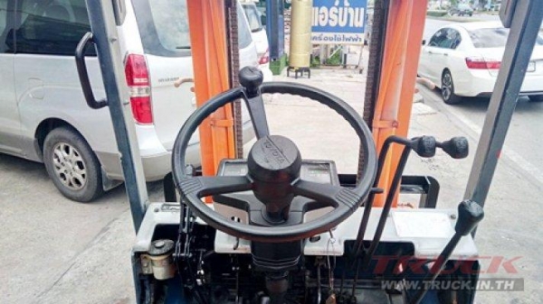 ขายรถยกโตโยต้า 1 ตัน รุ่น5 เครื่องเบนซิน กระบอกคู่ เสาสูง 3 เมตร พวงมาลัยเพาเว่อร์  สีเดิมจากนอก นำเข้าจากญี่ปุ่น ใช้งานได้ทันที ราคา120000