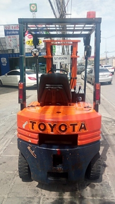 ขายรถยกโตโยต้า 1.5 ตัน รุ่น5 เครื่องเบนซิน กระบอกคู่ เสาสูง 3 เมตร  พวงมาลัยเพาเว่อร์  สีเดิมจากนอก นำเข้าจากญี่ปุ่น ใช้งานได้ทันที ราคา140000