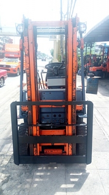 ขายรถยกโตโยต้า 1.5 ตัน รุ่น5 เครื่องเบนซิน กระบอกคู่ เสาสูง 3 เมตร  พวงมาลัยเพาเว่อร์  สีเดิมจากนอก นำเข้าจากญี่ปุ่น ใช้งานได้ทันที ราคา140000