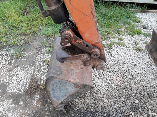 ขายด่วนแบคโฮเล็ก สภาพพร้อมใช้งาน เครื่องดี ปั้มดี ตัวเดินดี เอวแน่น โซ่เต็ม