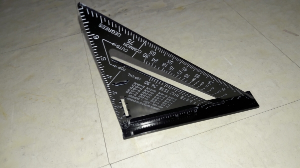 ขายฉากสามเหลี่ยมอลูมิเนียมสีดำงานดีสเกลชัดเจน