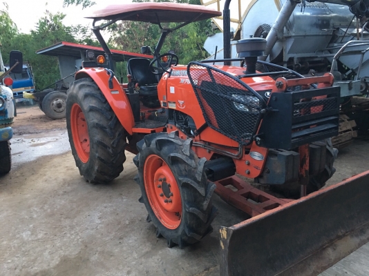 ขาย 395.000บาท รถไถคูโบต้า M7040. รถสวยเดิมๆมือเดียวสภาพดีใช้งานมาน้อย ไม่มีเยิ้ม เล่มทะเบียนพร้อมโอน