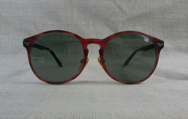 แว่นตาอิตาเลียนวินเทจ ยุค '80s 'หยดน้ำ ประดับ นกอินทรี' Vintage MONTE - CARLO handmad แว่นตาอิตาเลียนวินเทจ ยุค '80s 'หยดน้ำ ประดับ นกอินทรี' Vintage MONTE - CARLO handmad