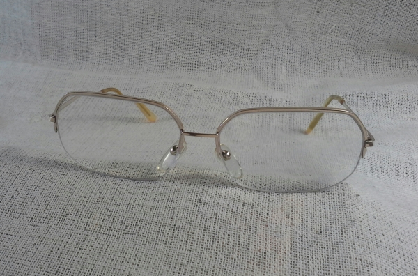 แว่นสายตายาวโกลด์ฟิลด์ ยุค '60s แฮนด์เมดฝรั่งเศสในตำนาน ค่าสายตา +200 Vintage ESSEL handmade in แว่นสายตายาวโกลด์ฟิลด์ ยุค '60s แฮนด์เมดฝรั่งเศสในตำนาน ค่าสายตา +200 Vintage ESSEL handmade in
