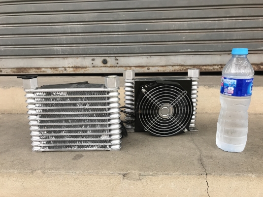 ขายชุดรังผึ้ง+พัดลม ออย คูลเลอร์ Oil Cooler made in Japan 220V 3สาย ต่อไฟบ้าน 220V ได้ครับ สภาพสวยมาก พร้อมใช้งาน มี 2ตัวครับ