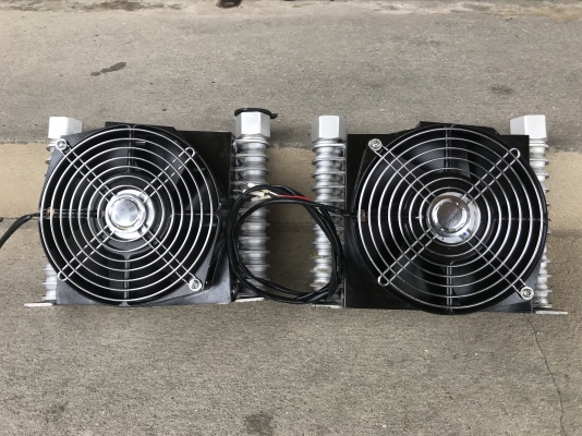 ขายชุดรังผึ้ง+พัดลม ออย คูลเลอร์ Oil Cooler made in Japan 220V 3สาย ต่อไฟบ้าน 220V ได้ครับ สภาพสวยมาก พร้อมใช้งาน มี 2ตัวครับ