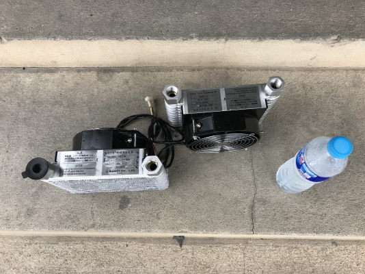 ขายชุดรังผึ้ง+พัดลม ออย คูลเลอร์ Oil Cooler made in Japan 220V 3สาย ต่อไฟบ้าน 220V ได้ครับ สภาพสวยมาก พร้อมใช้งาน มี 2ตัวครับ