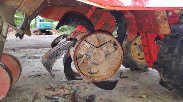 รถพรวนดิน ยกร่องสาดดิน 6 แรงพร่อมใช้งาน สอบถามได้ต่อรองได้ขายได้ขาย รหัสสินค้า  C2  - 14