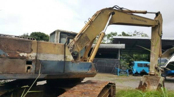 โคมัตสุ PC200-5 คอลโทรลยาว ราคา 280,000 บาท คอลโทรลสั้น 380,000 บาท ไม่มีเอกสารไม่มีไฟฟ้า รถภาคใต้